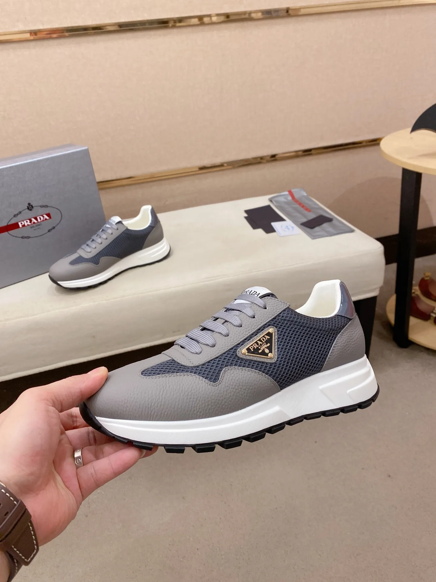 Men's shoes 💰 580💰 ✔️✔️✔️High version High-quality new PRADA (Prada) counters are launched simultaneously, new men's shoes, 😘fabrics are selected from first-layer cowhide fabrics. Lining: Imported cowhide leather lining. 👍🏿High-end☄️Open-molded non-slip rubber outsole, exquisite lines, simple and elegant, comfortable and high-end for leisure travel. Code number: 38 to 45